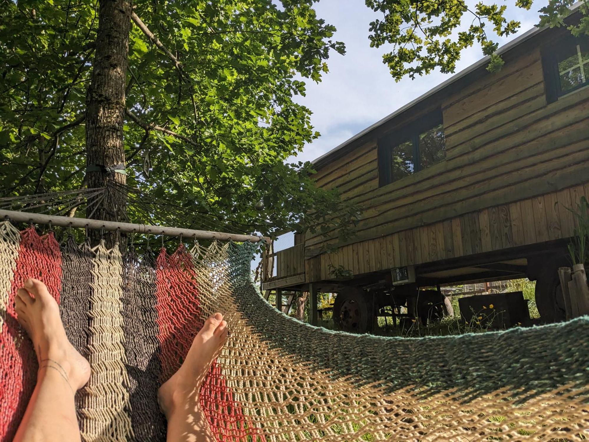 La Roulotte Tiny House Du Mond'Ideal Leval  Zewnętrze zdjęcie