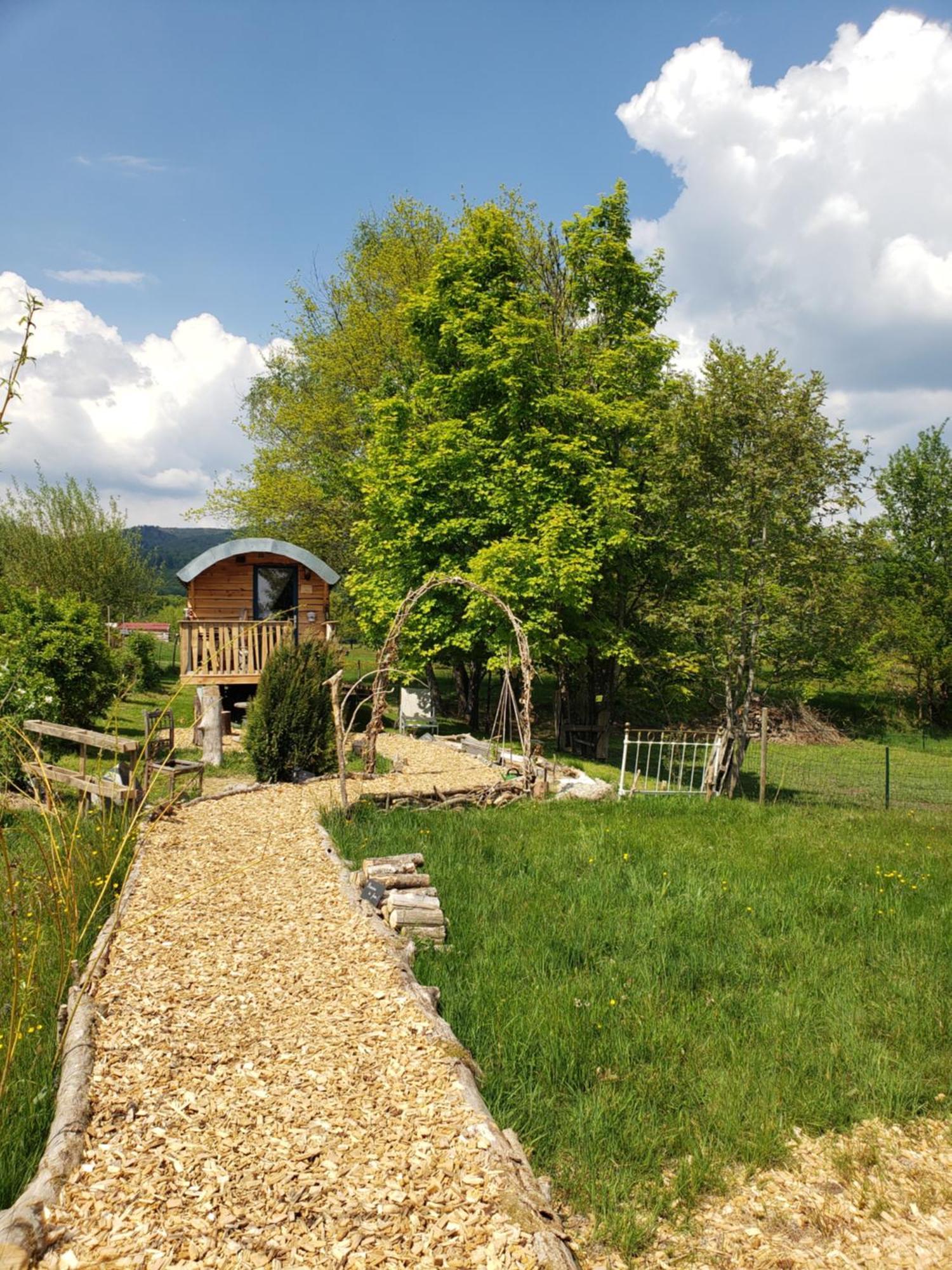 La Roulotte Tiny House Du Mond'Ideal Leval  Zewnętrze zdjęcie