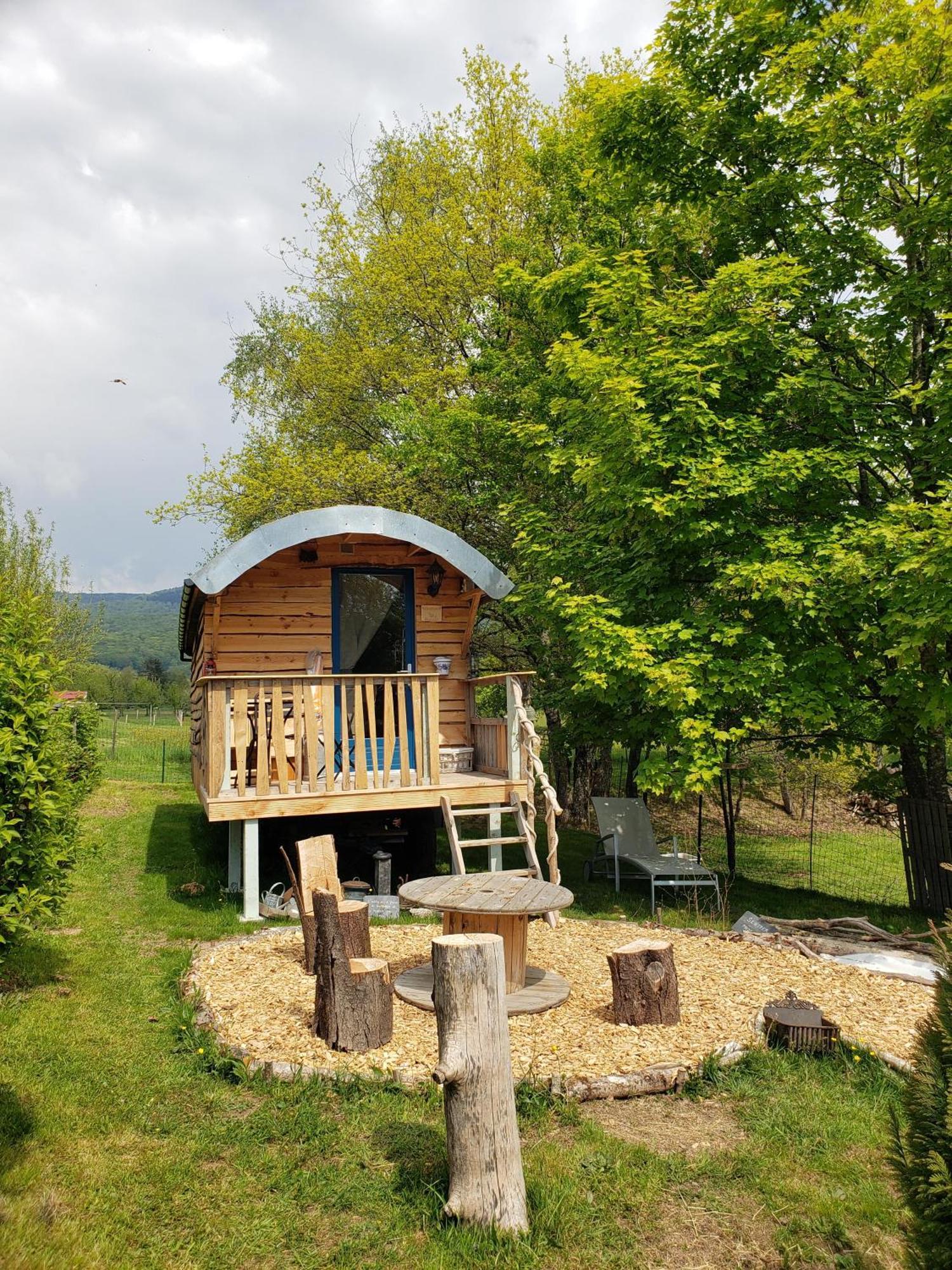 La Roulotte Tiny House Du Mond'Ideal Leval  Zewnętrze zdjęcie