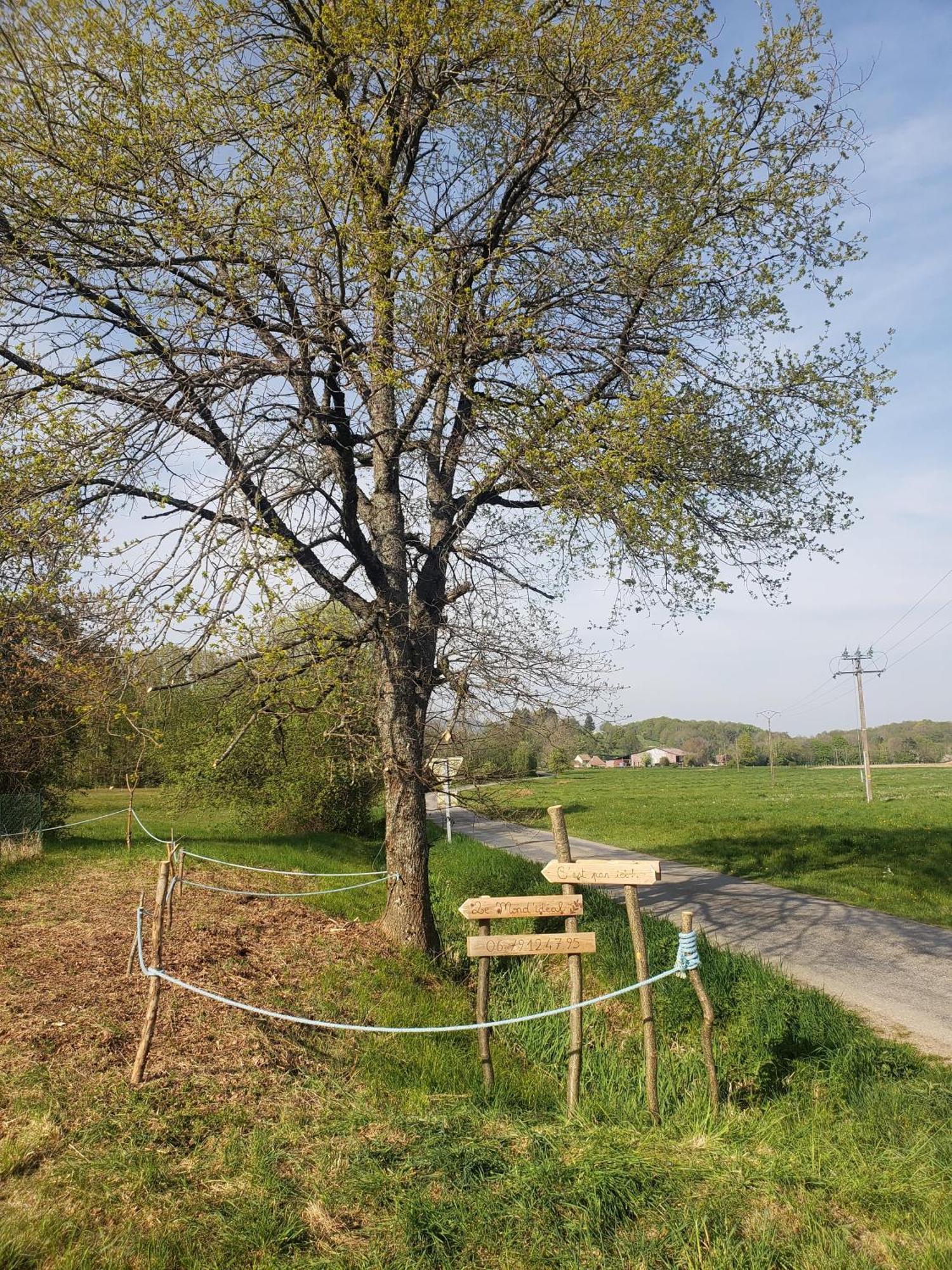 La Roulotte Tiny House Du Mond'Ideal Leval  Zewnętrze zdjęcie