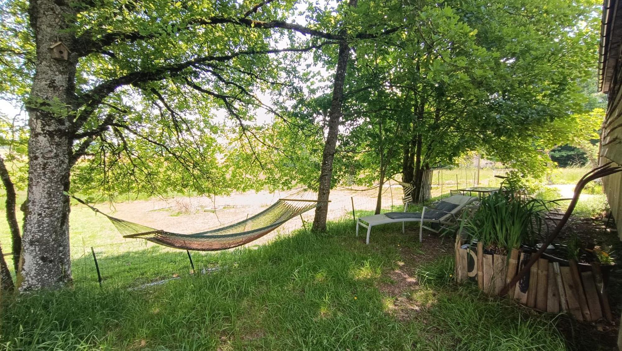 La Roulotte Tiny House Du Mond'Ideal Leval  Zewnętrze zdjęcie